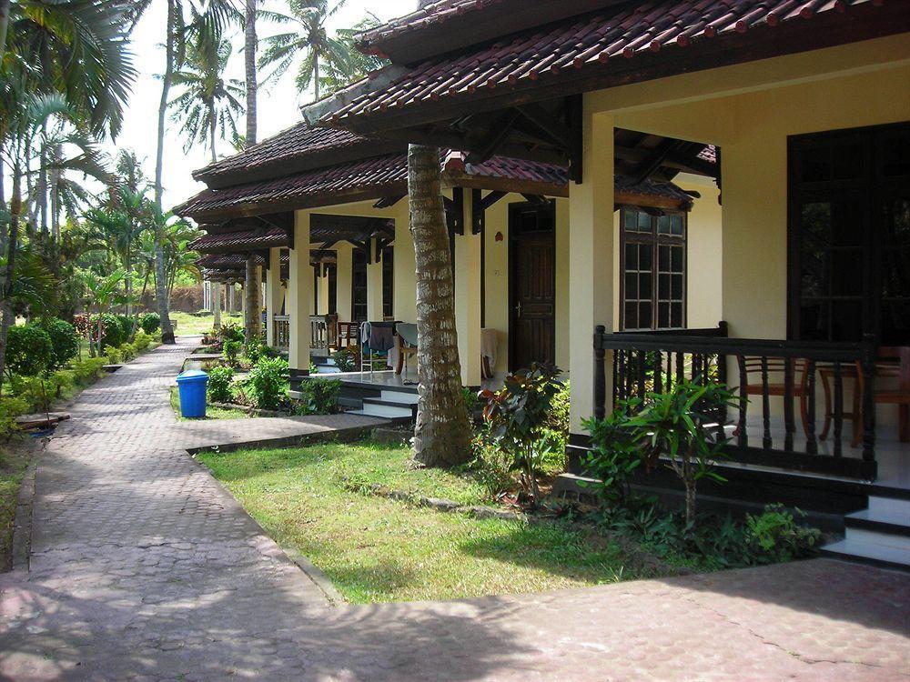 Kuta Indah Hotel Экстерьер фото