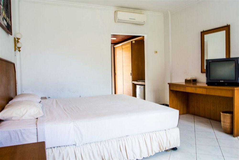 Kuta Indah Hotel Экстерьер фото