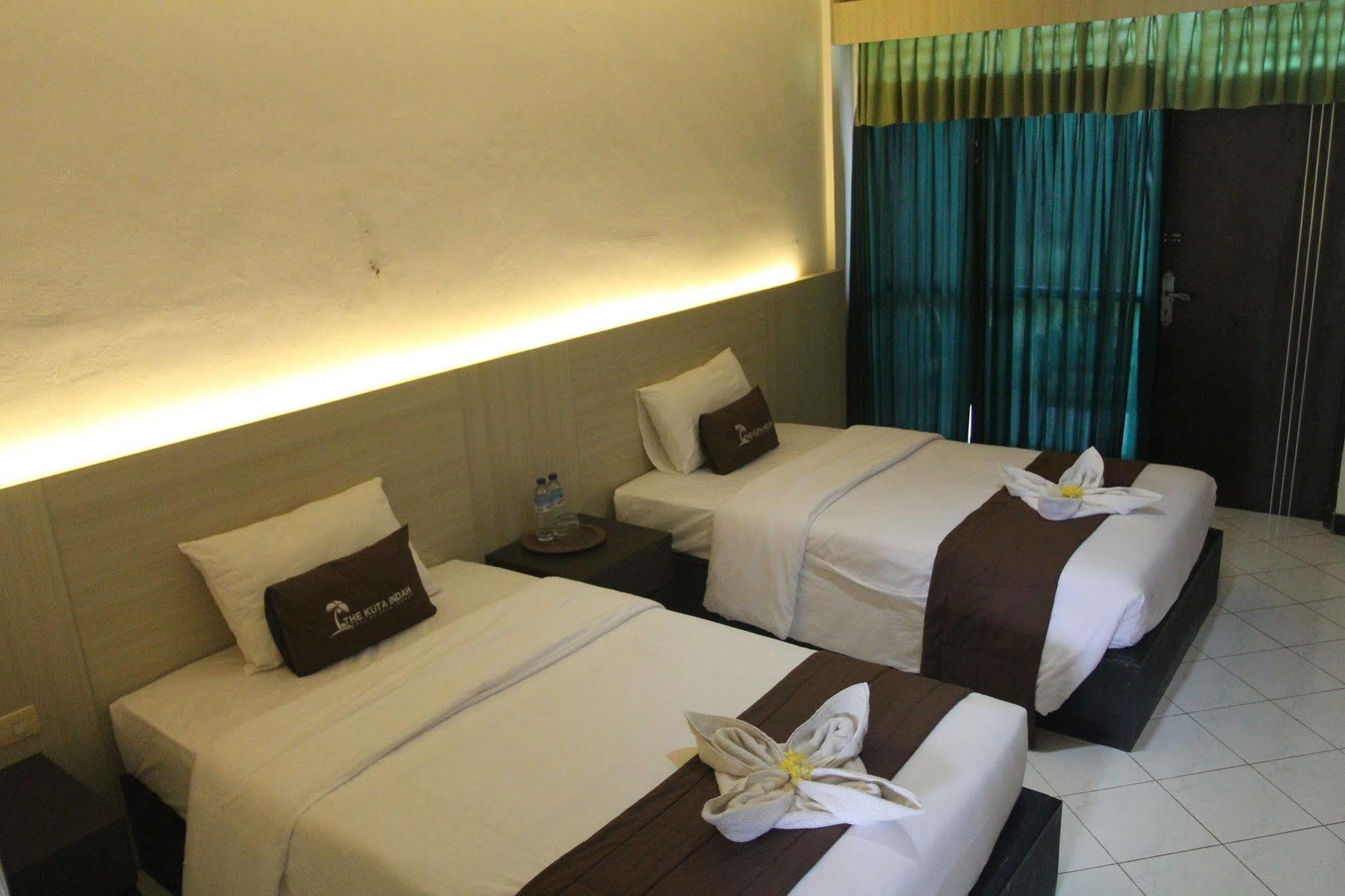 Kuta Indah Hotel Экстерьер фото