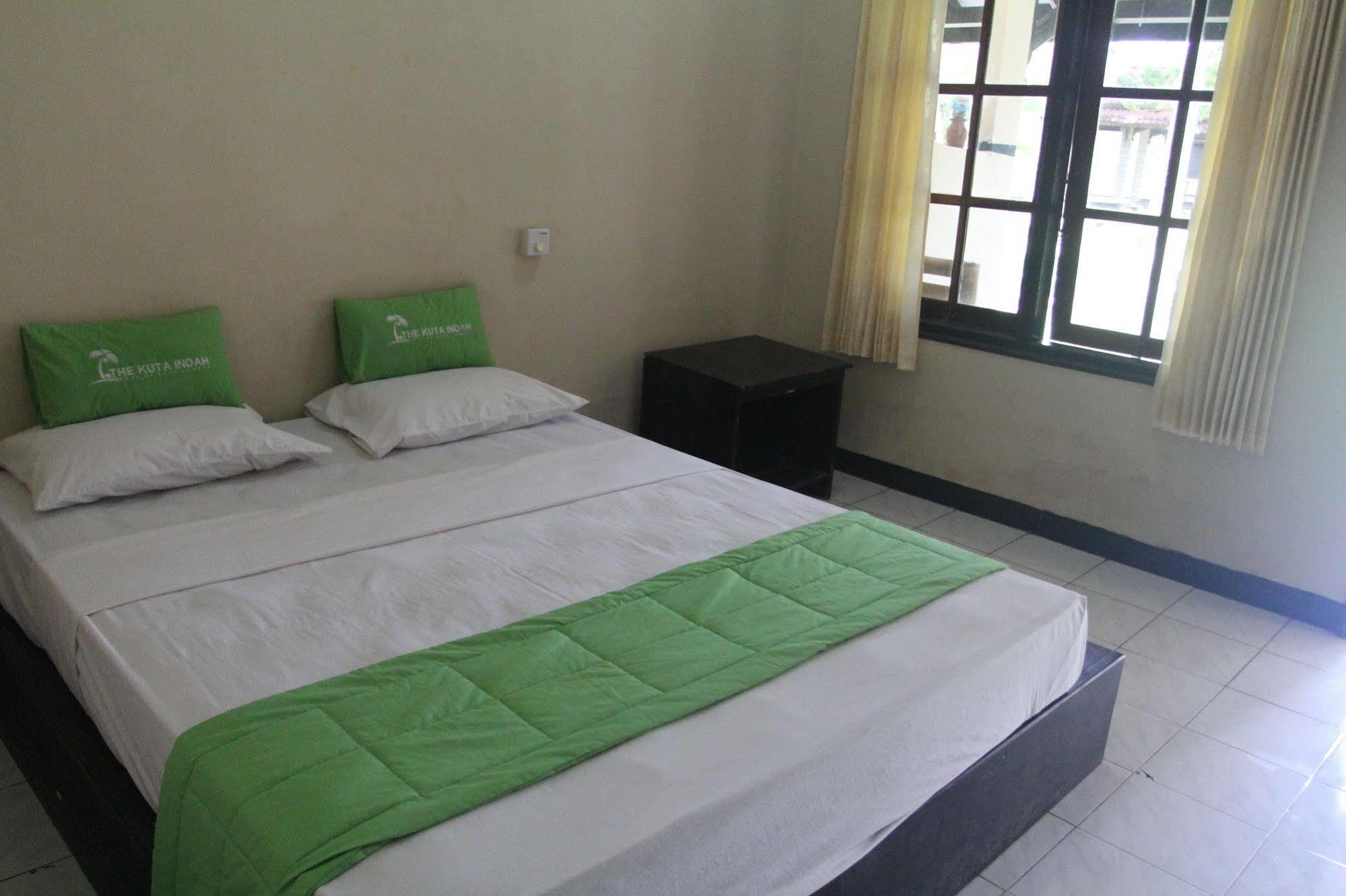 Kuta Indah Hotel Экстерьер фото