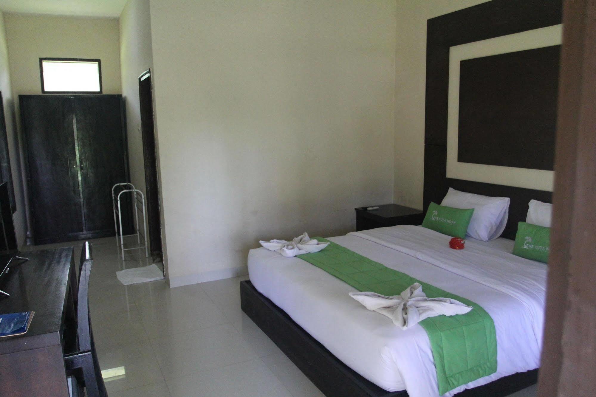 Kuta Indah Hotel Экстерьер фото