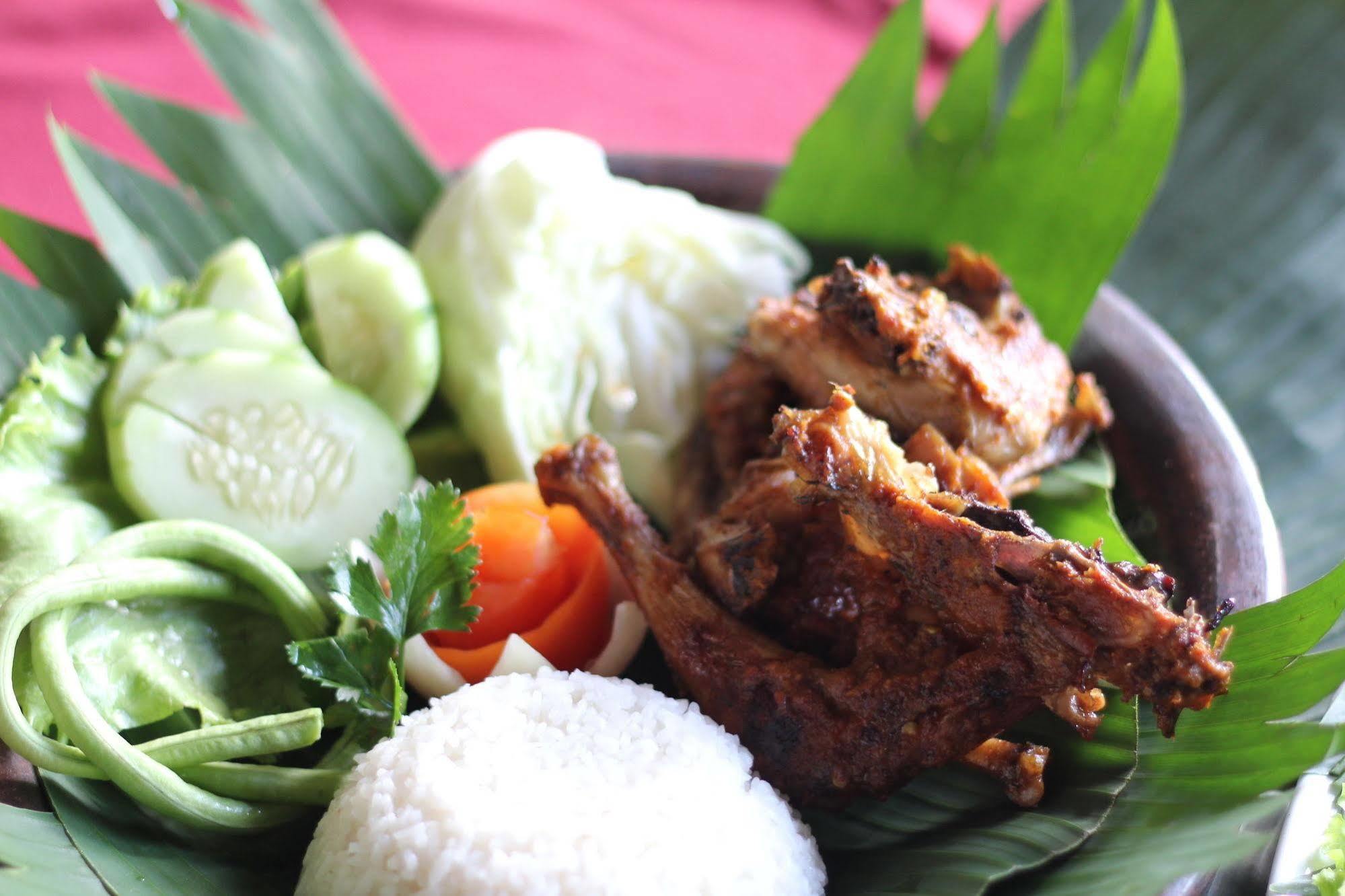 Kuta Indah Hotel Экстерьер фото