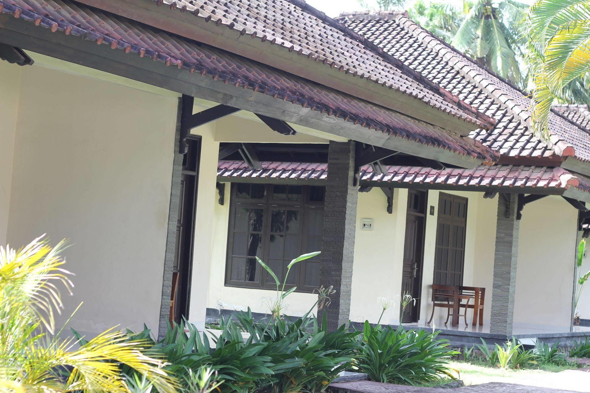 Kuta Indah Hotel Экстерьер фото