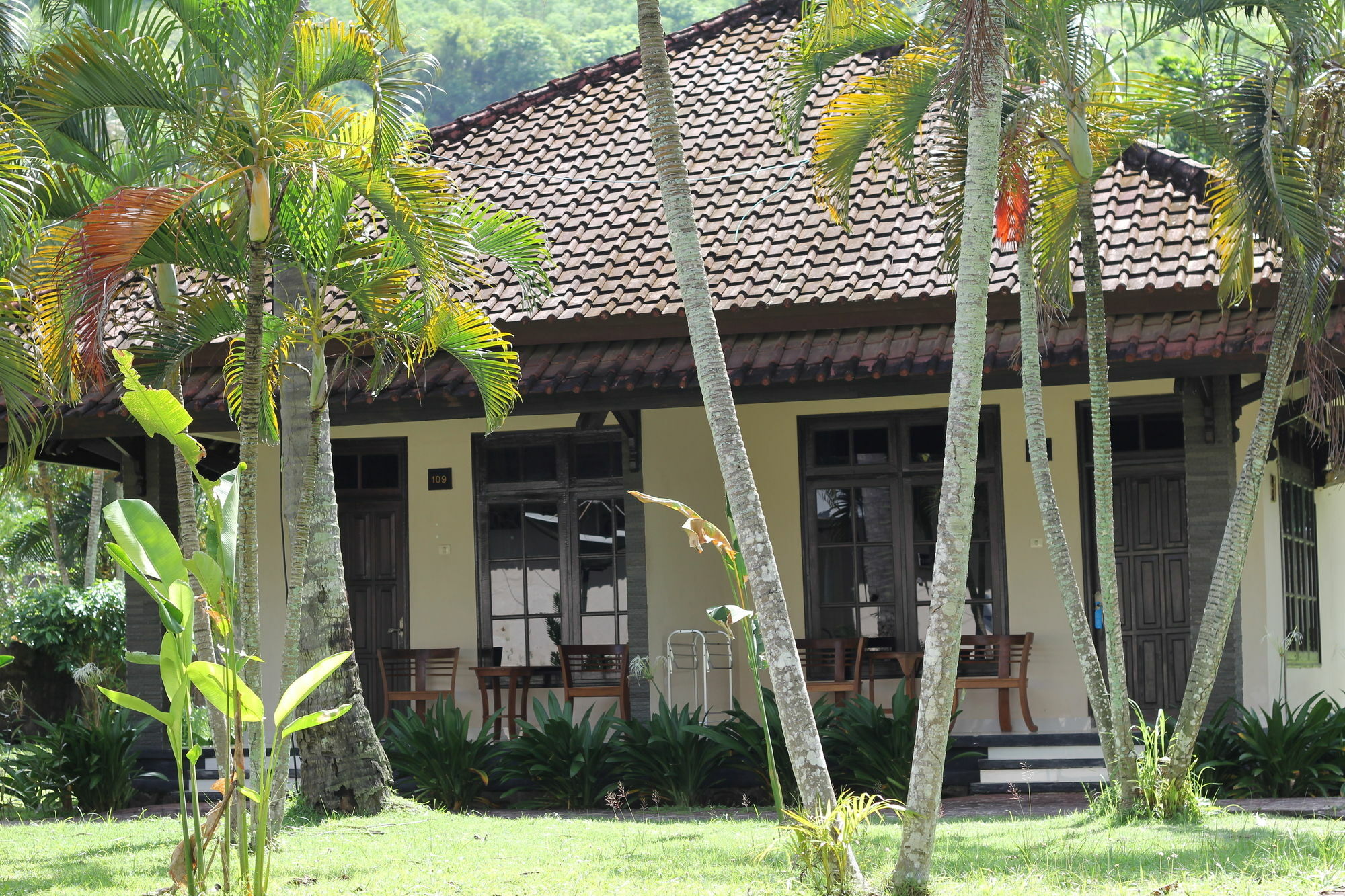 Kuta Indah Hotel Экстерьер фото